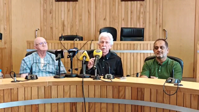 Paul Berenger lors d'un point de presse