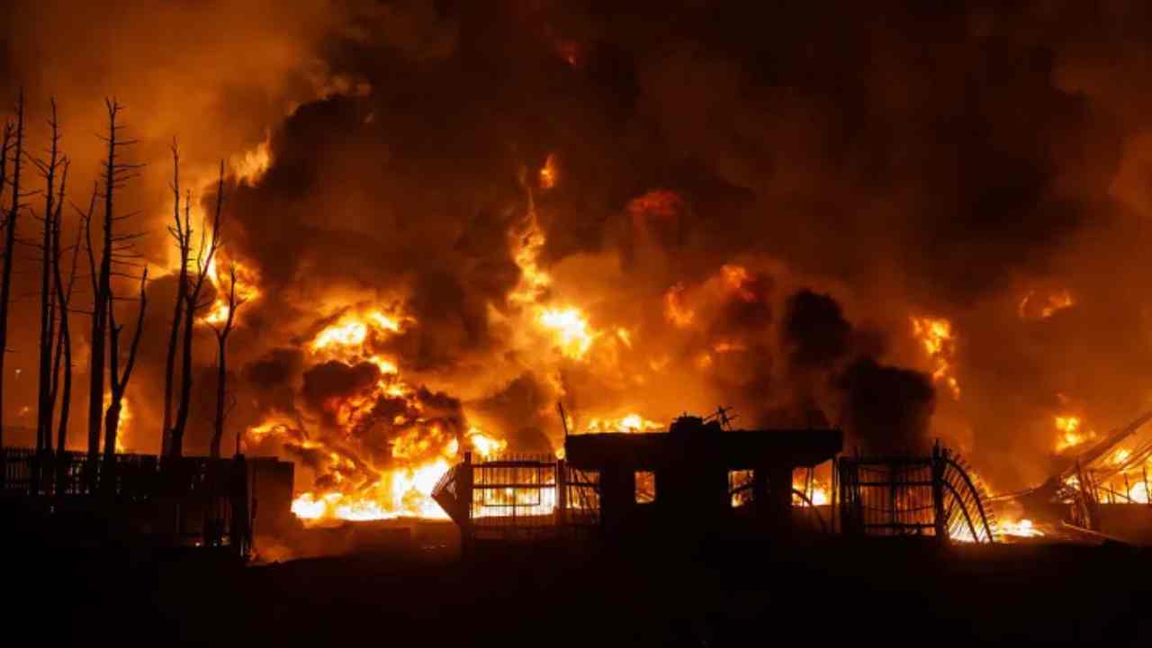 090326- incendie depot petrolier - monde