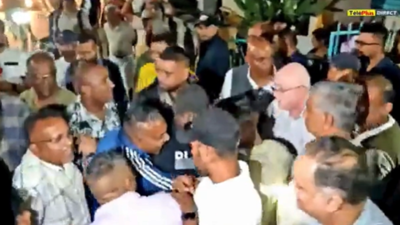 BP du MMM : les élus qui restent au gouvernement hués à leur sortie