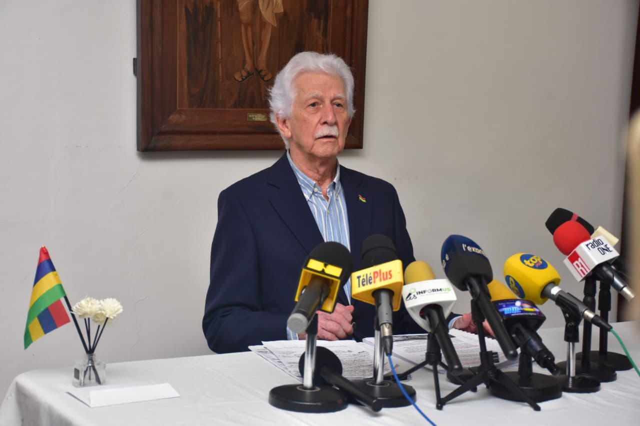 Paul Berenger lors d'un point de presse