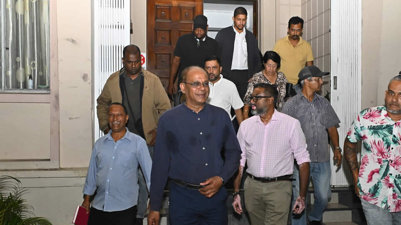 Ajay Gunness à sa sortie du comité régional du MMM au n°17 (Curepipe/Midlands).