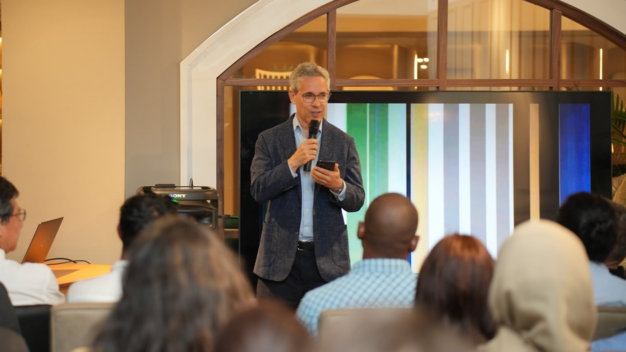 Andrew Cohen est d'avis que le consommateur est beaucoup   plus informés et atttentifs à la valeur.