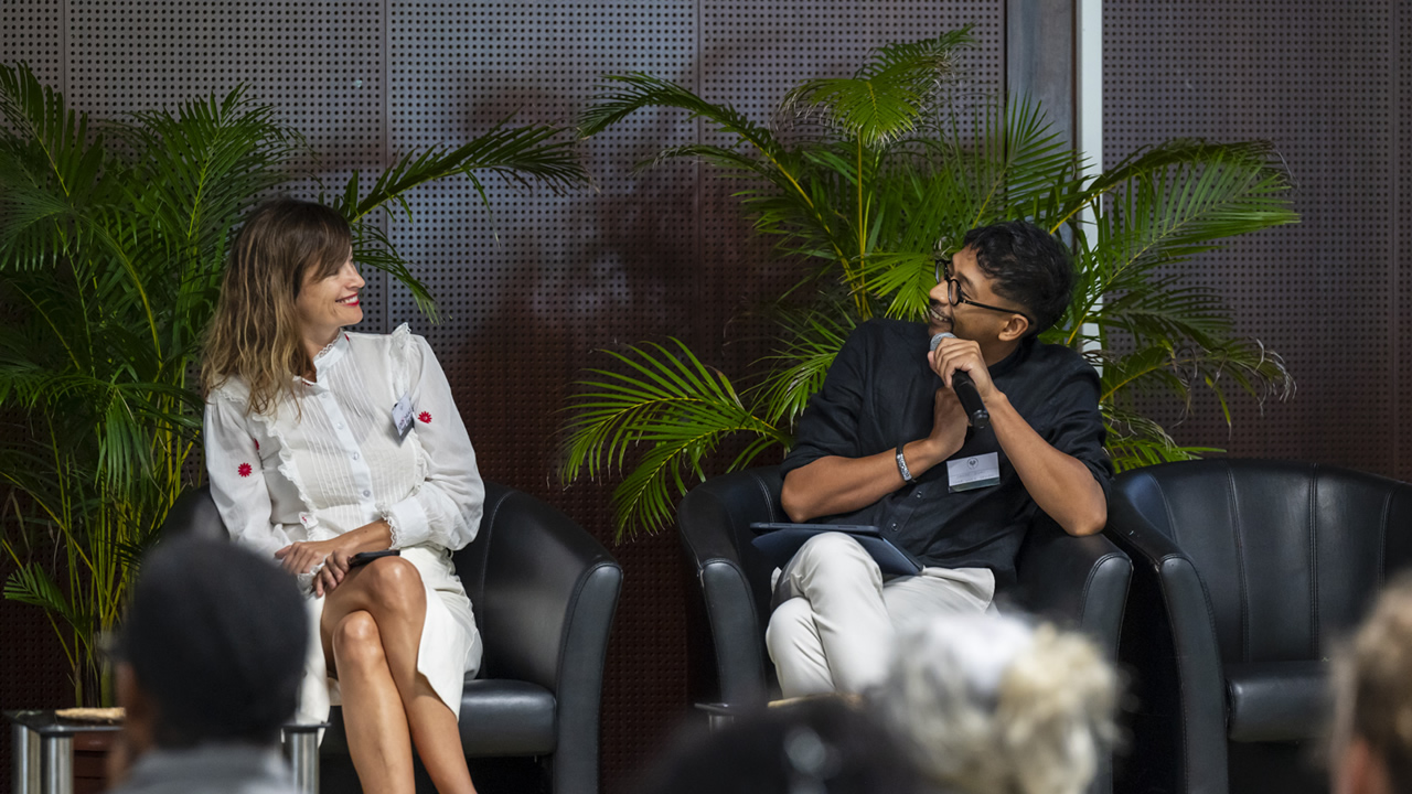 Lors de la conférence La Route des Plantes, le Chant des Forêts,  avec Domi Sanji.
