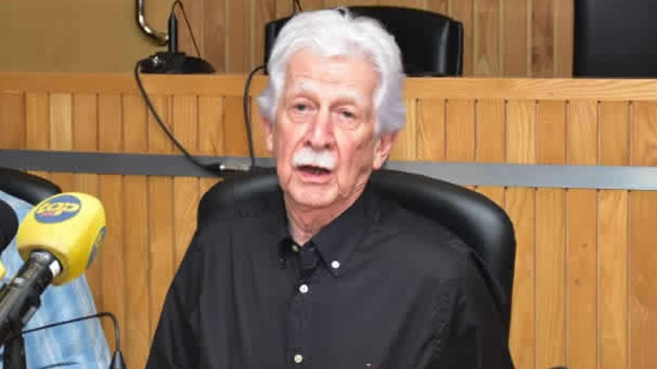 Paul Bérenger affiche son insatisfaction sur certains dossiers. 