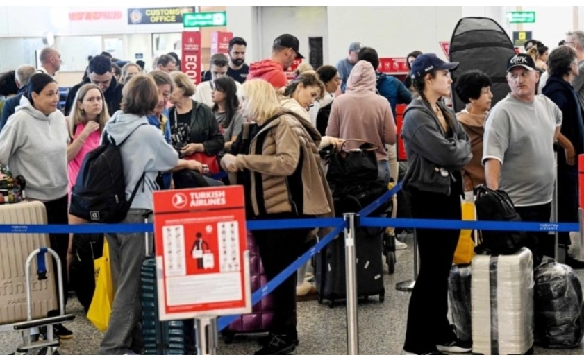 🔴Billets d’avion en hausse et circuits annulés : le conflit au Moyen-Orient frappe le tourisme en Asie