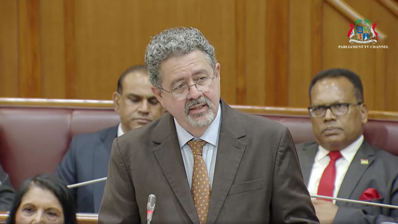 L’Attorney General, Gavin Glover.