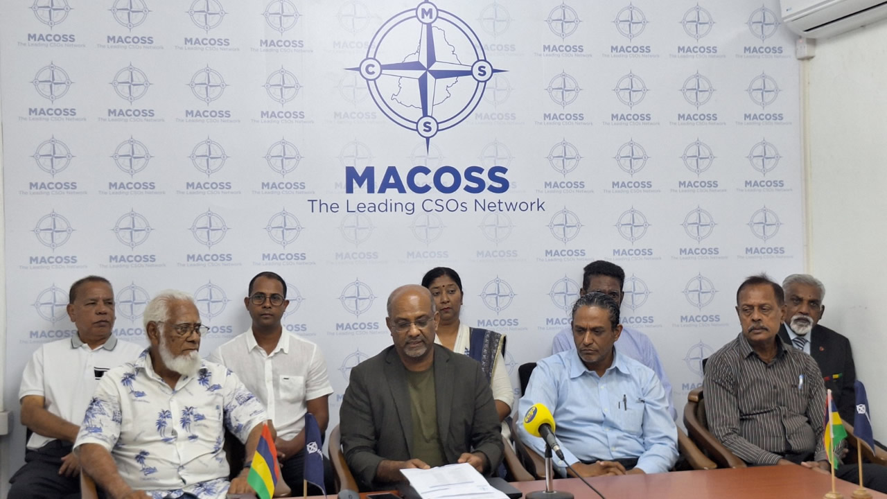 Suraj Ray (au c.), président du MACOSS, a répondu vivement à ses détracteurs :  « Je ne suis pas un dictateur ».