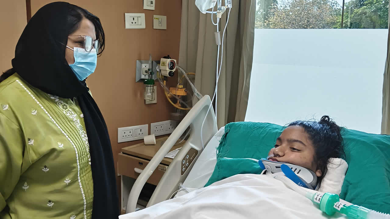 Arrivée en Inde depuis mercredi dernier, Naushaba a déjà subi une première intervention chirurgicale.