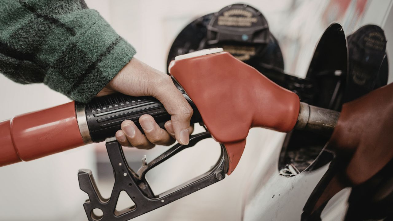 Pétrole: la guerre au Moyen-Orient propulse le baril au-delà de 90 dollars