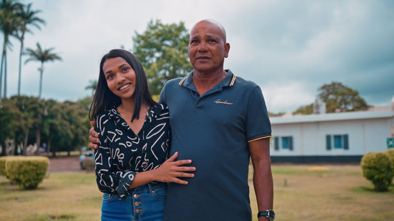 Pradeep Ramlall et sa fille Oorvashi : un destin forge à Medine.