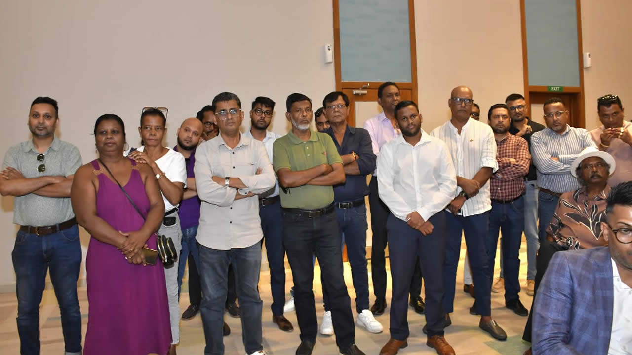 Des membres du comité central présents à la réunion d’hier.