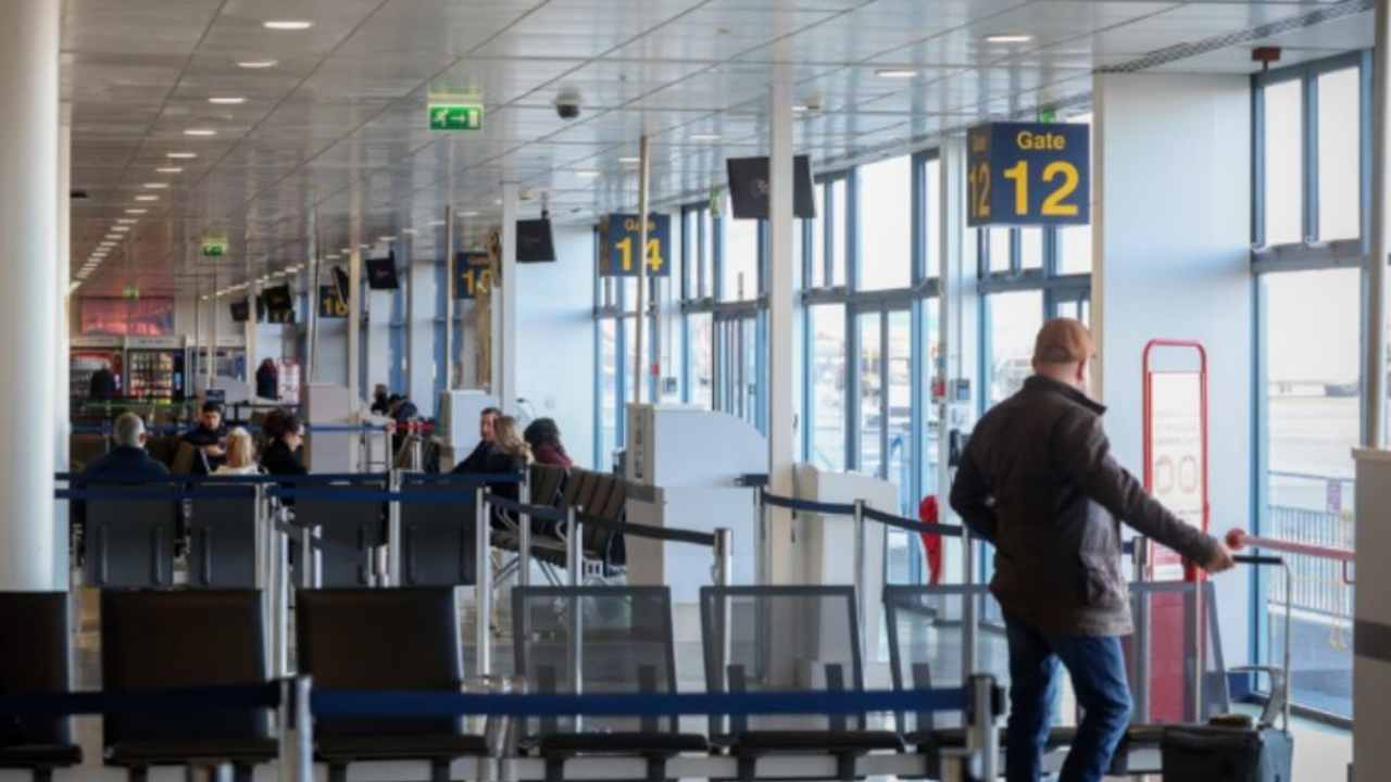 100323- aéroport, vols annulé