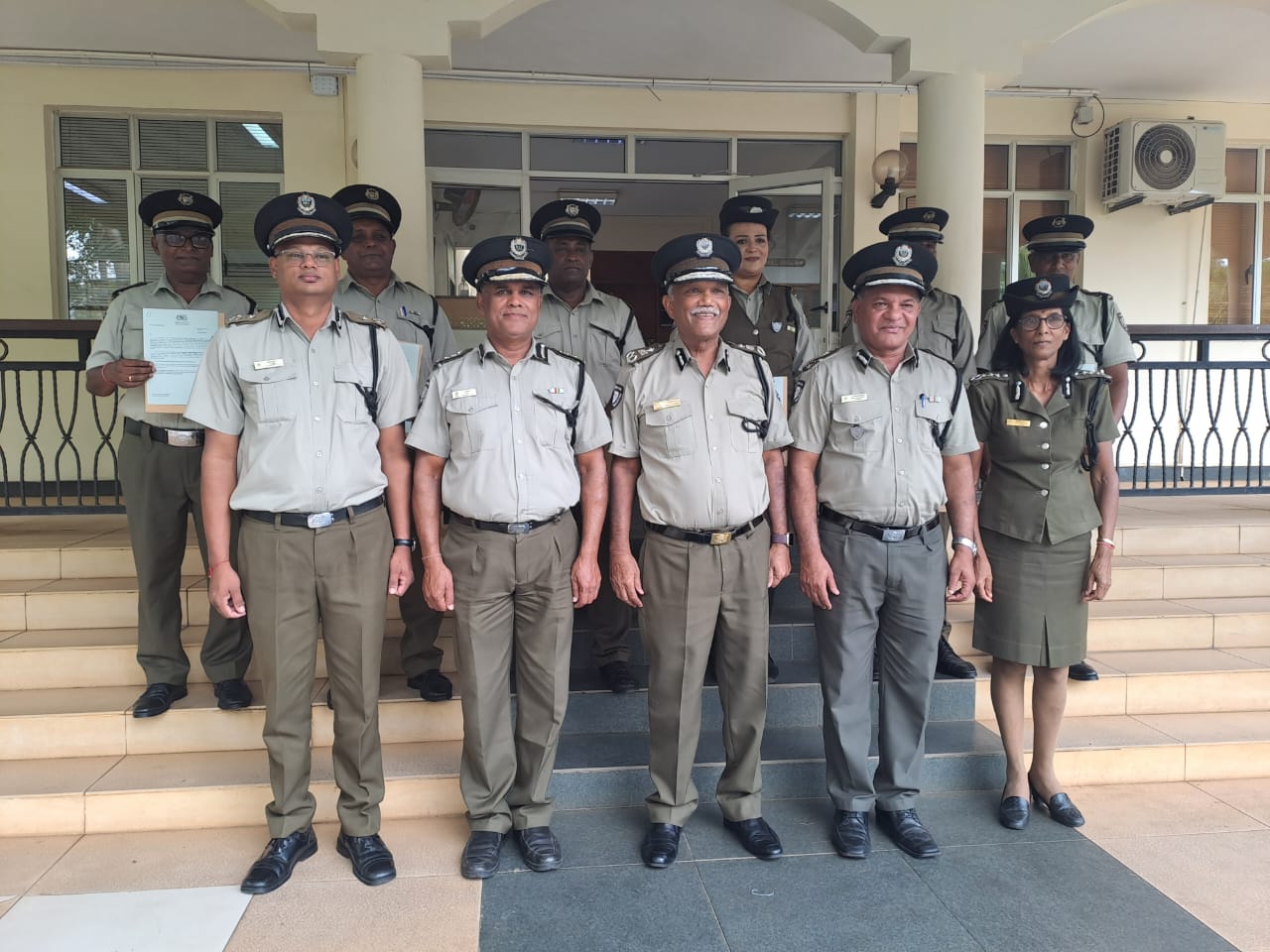 Cinq officiers promus au grade d’Assistant Superintendent of Prisons après 33 ans de service