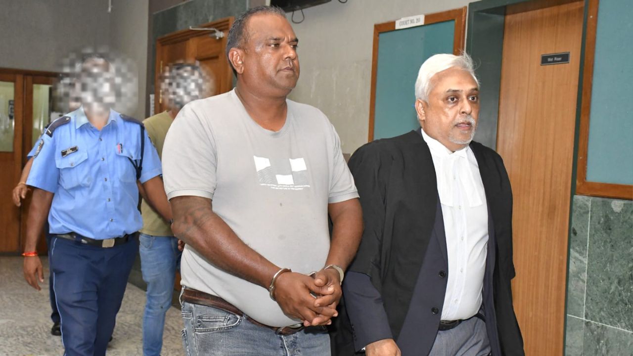 Darmendra Mulloo 180426