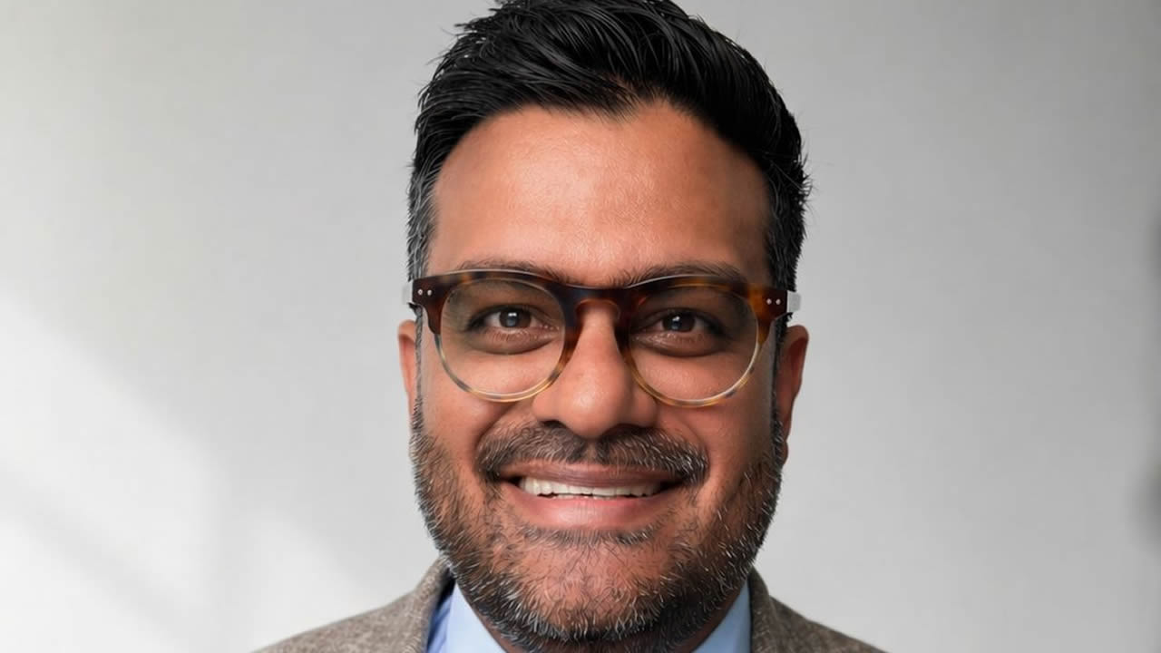 Dr Avinaash Munohur-110426