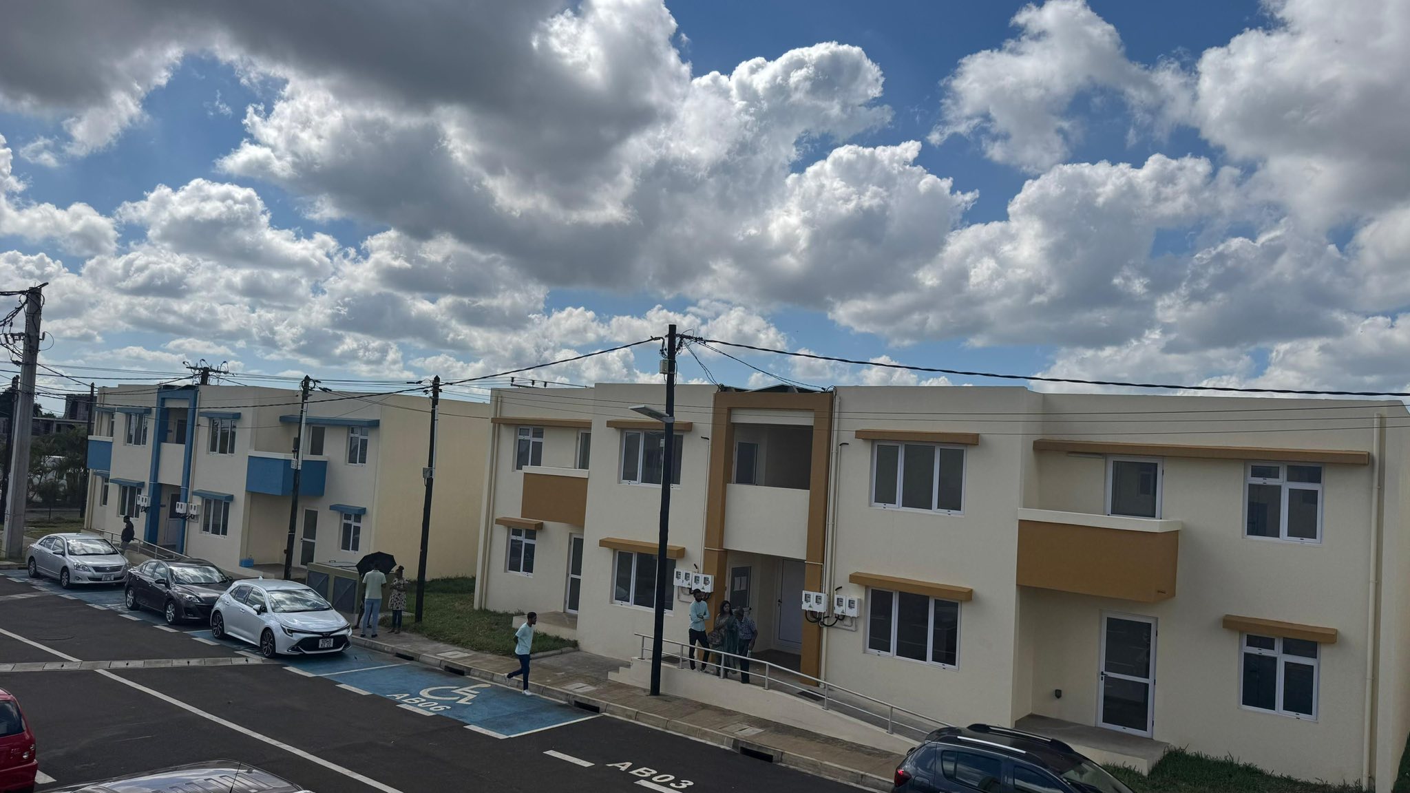 Henrietta  début de la remise des unités de logement du NSLD