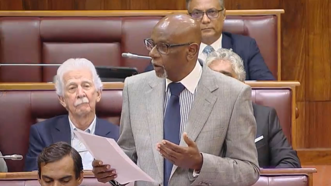 Joe Lesjongard devrait rester leader de l’opposition pour encore quelque temps.