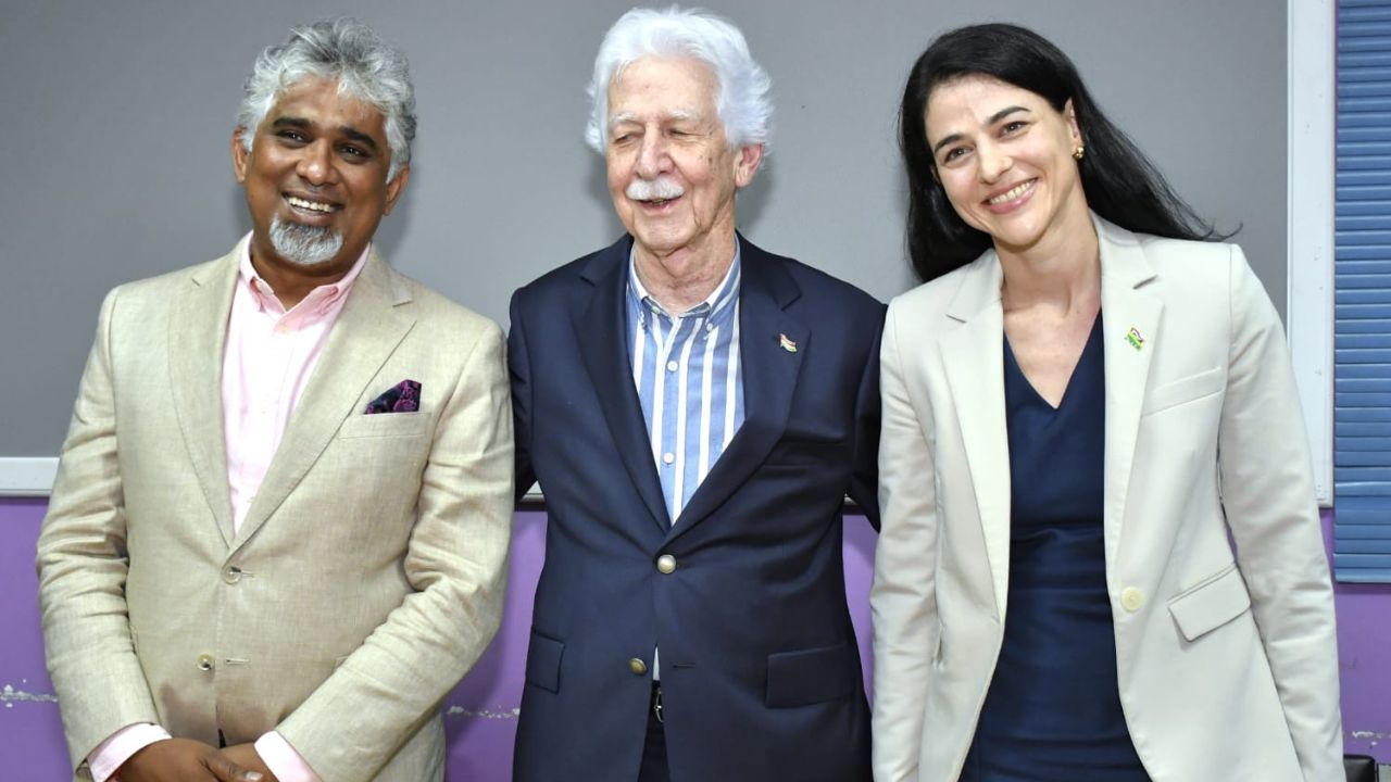 Paul Bérenger, Joanna Bérenger et Chetan Baboolall