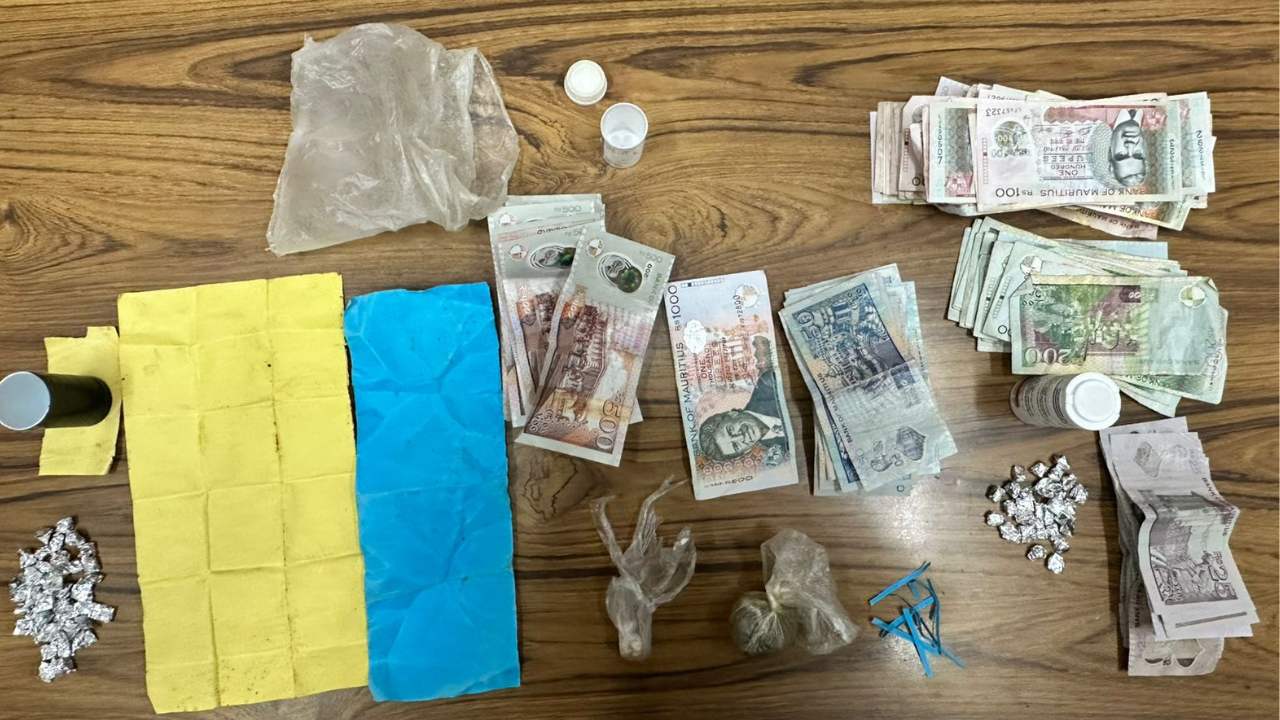 Port-Louis : saisie de Rs 240 000 de « papie tranpe simik », d’héroïne et de drogue de synthèse