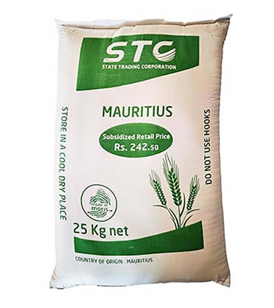 La farine dans les sacs verts de 25 kg se fait rare dans les grandes surfaces.