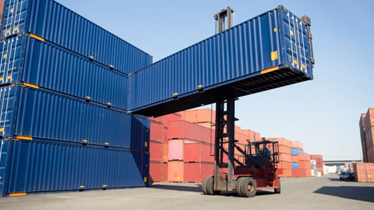 La hausse des coûts du fret maritime et aérien commence à produire des effets concrets sur l’économie mauricienne.