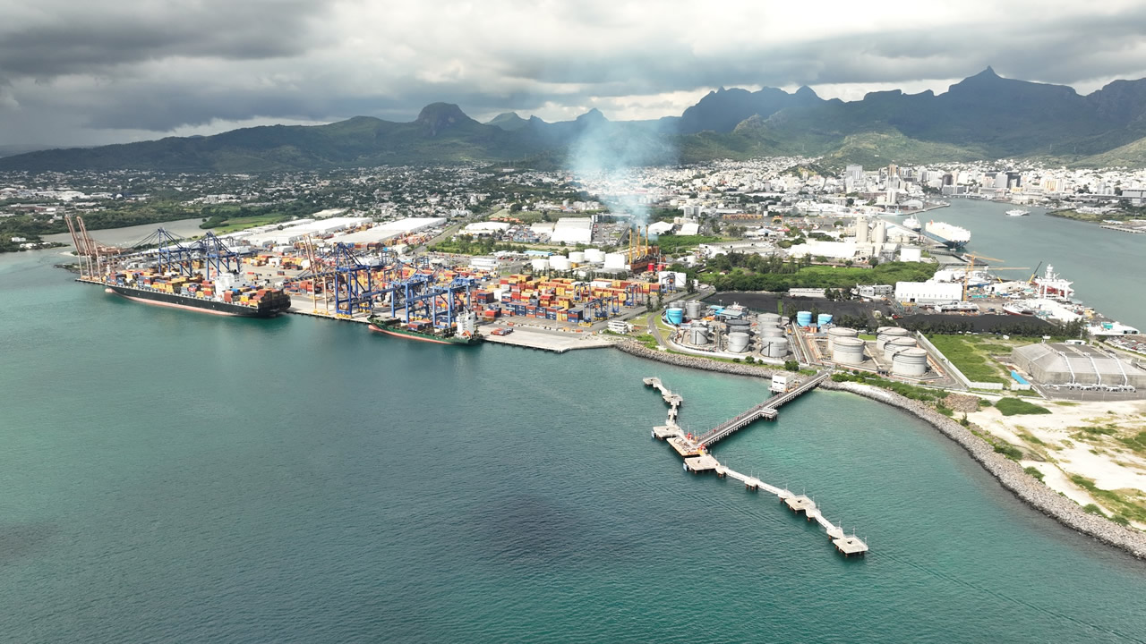 Vue partielle du port.