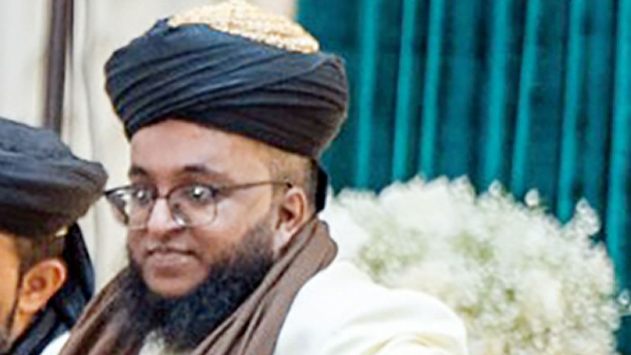 Le maulana Azhar Peerbocus, actuellement à l’étranger, est ciblé par des accusations de maltraitance.