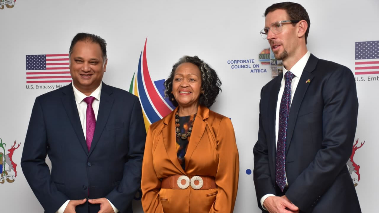 Le ministre Aadil Ameer Meea, la présidente-directrice générale du Corporate Council on Africa, Florie Lizer, et le chargé d’affaires de l’ambassade américaine à Maurice, Craig Halbmaier.