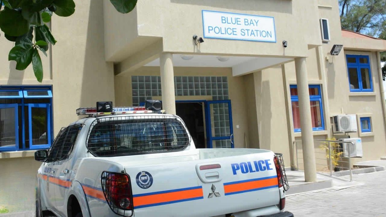 Blue-Bay police