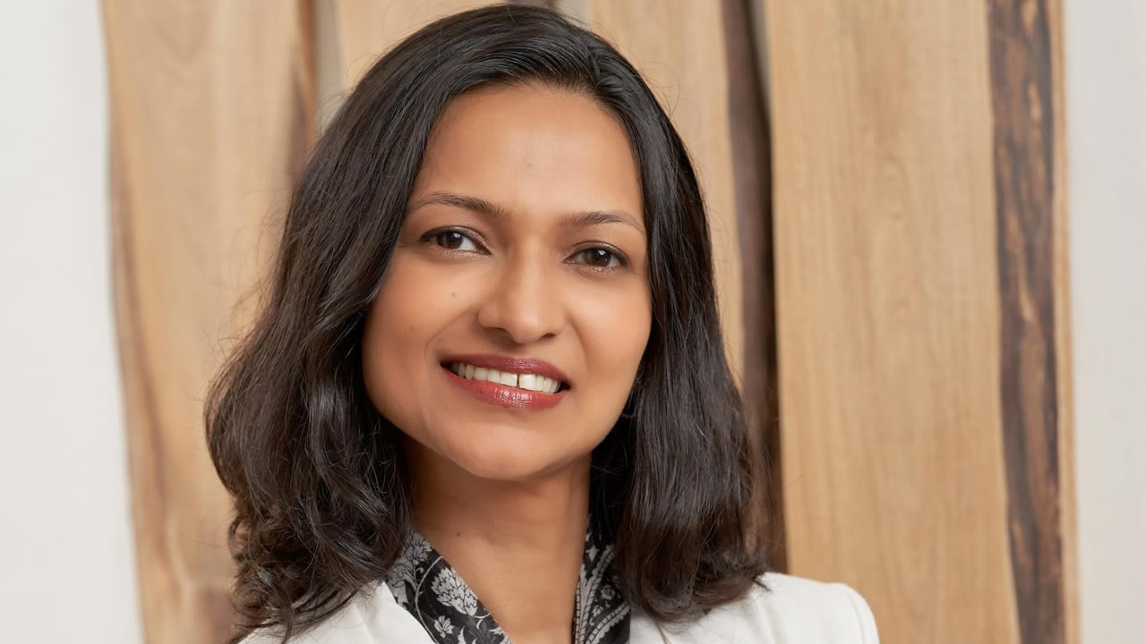 Madhavi Ramdin-Clark a construit un parcours inspirant guidé  par la curiosité, la persévérance et les valeurs humaines.