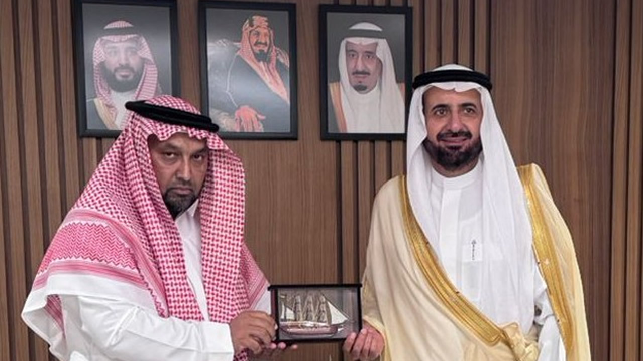 L’ambassadeur mauricien, Mohummad Riad Parvez et le ministre saoudien du Hajj et de la Omra, Dr Tawfiq bin Fawzan Al-Rabiah.