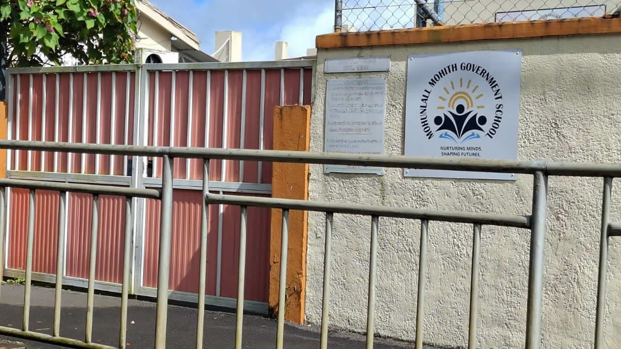 Après son renvoi de la Saint-Pierre RCA, l’écolier a été transféré à la Mohunlall Mohit Govt School, d’où il a déjà été renvoyé à deux reprises depuis le début du deuxième trimestre.