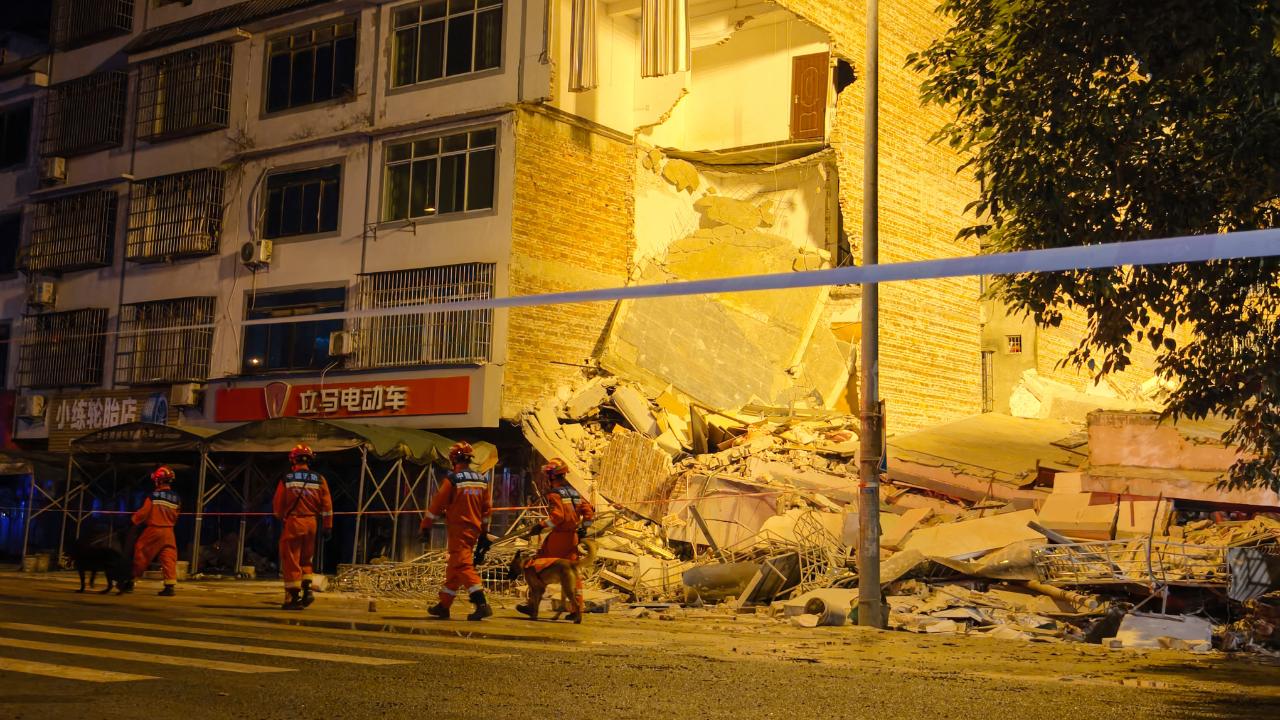 Chine: un séisme fait deux morts, des milliers d'évacuations