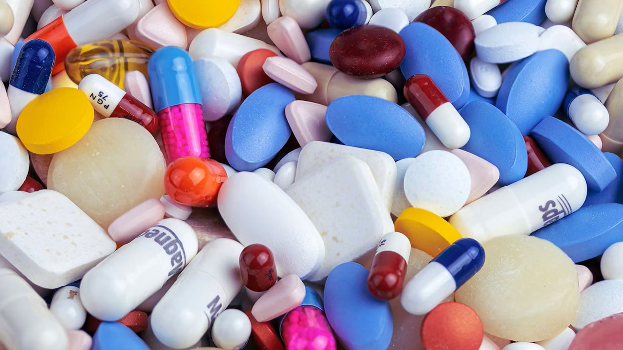 Avant toute importation, chaque médicament ou ingrédient pharmaceutique actif doit être enregistré et approuvé par le Pharmacy Board. 