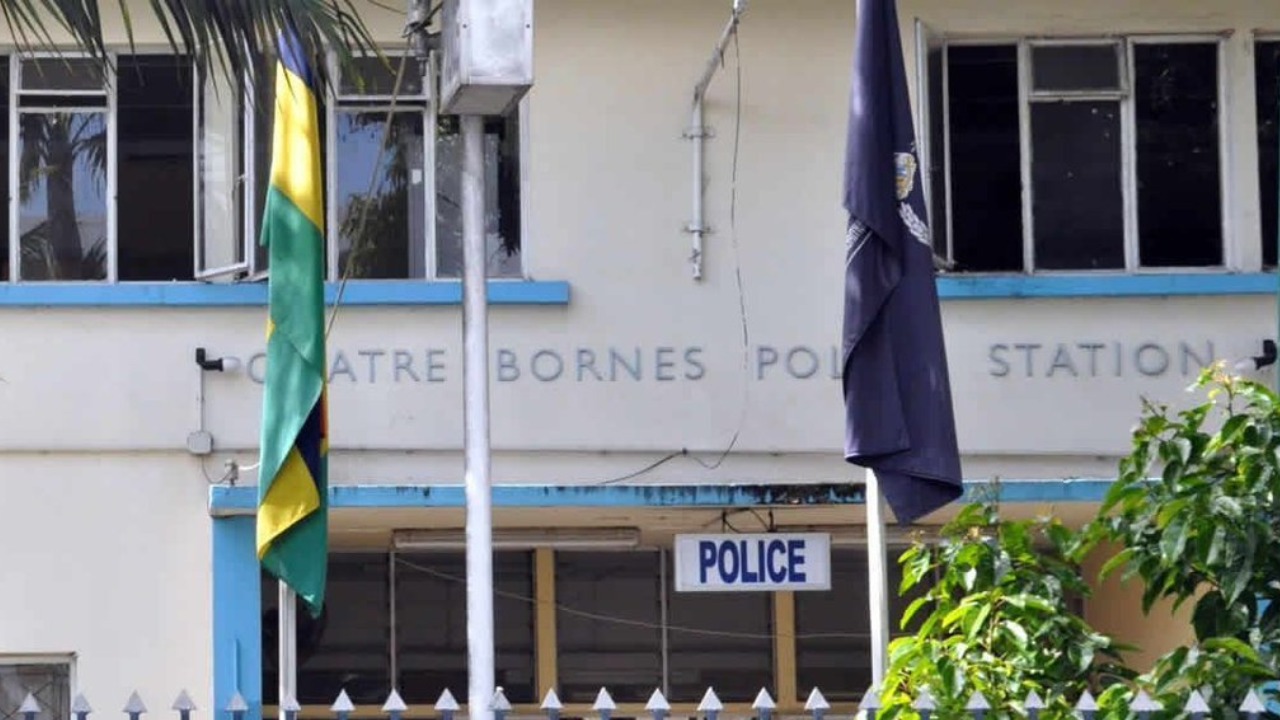quatre bornes police