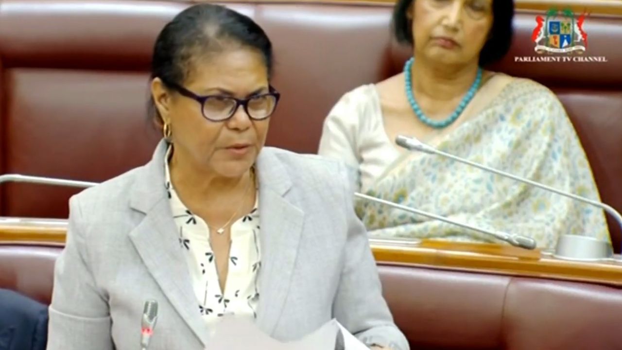 Arianne au parlement 020626