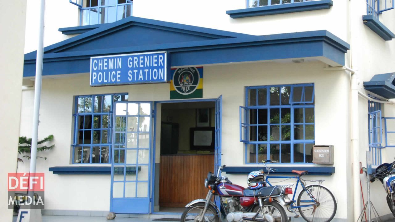 Chemin grenier police  station