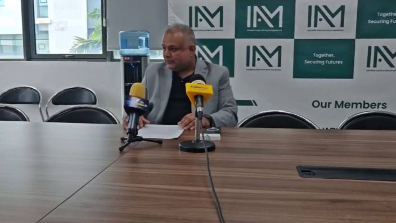 L’assurance médicale devrait être exclue de la taxe de 5 % prévue dans le Budget 2026-2027 sur les assurances à court terme. C’est le plaidoyer de Vasish Ramkhalawon, secrétaire général de l'Insurers Association of Mauritius, exprimé face à la presse ce vendredi 26 juin.