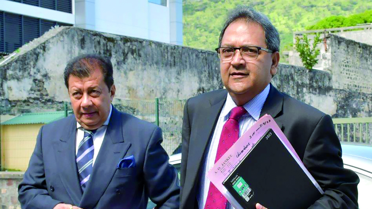 (De gauche à droite) Me Hiren Jankee, Senior Attorney et Me Robin Ramburn, Senior Counsel.
