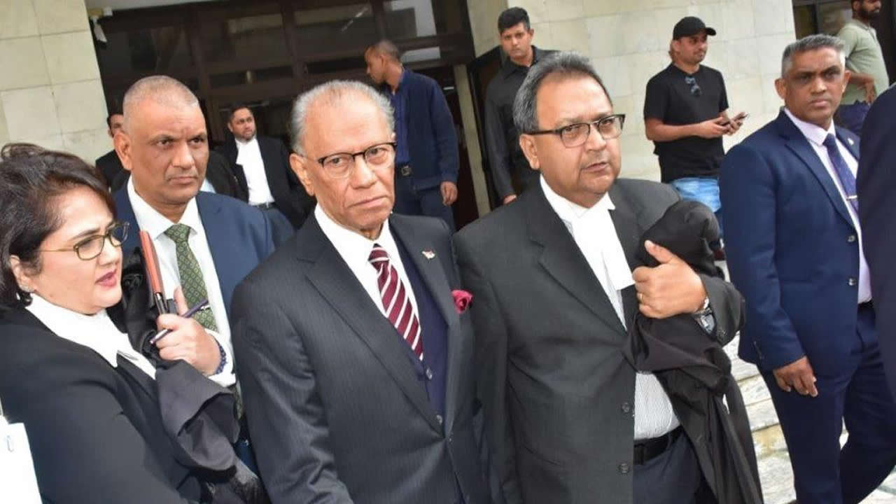Le Premier ministre, Navin Ramgoolam répondait à vingt-trois accusations de paiements excédentaires.