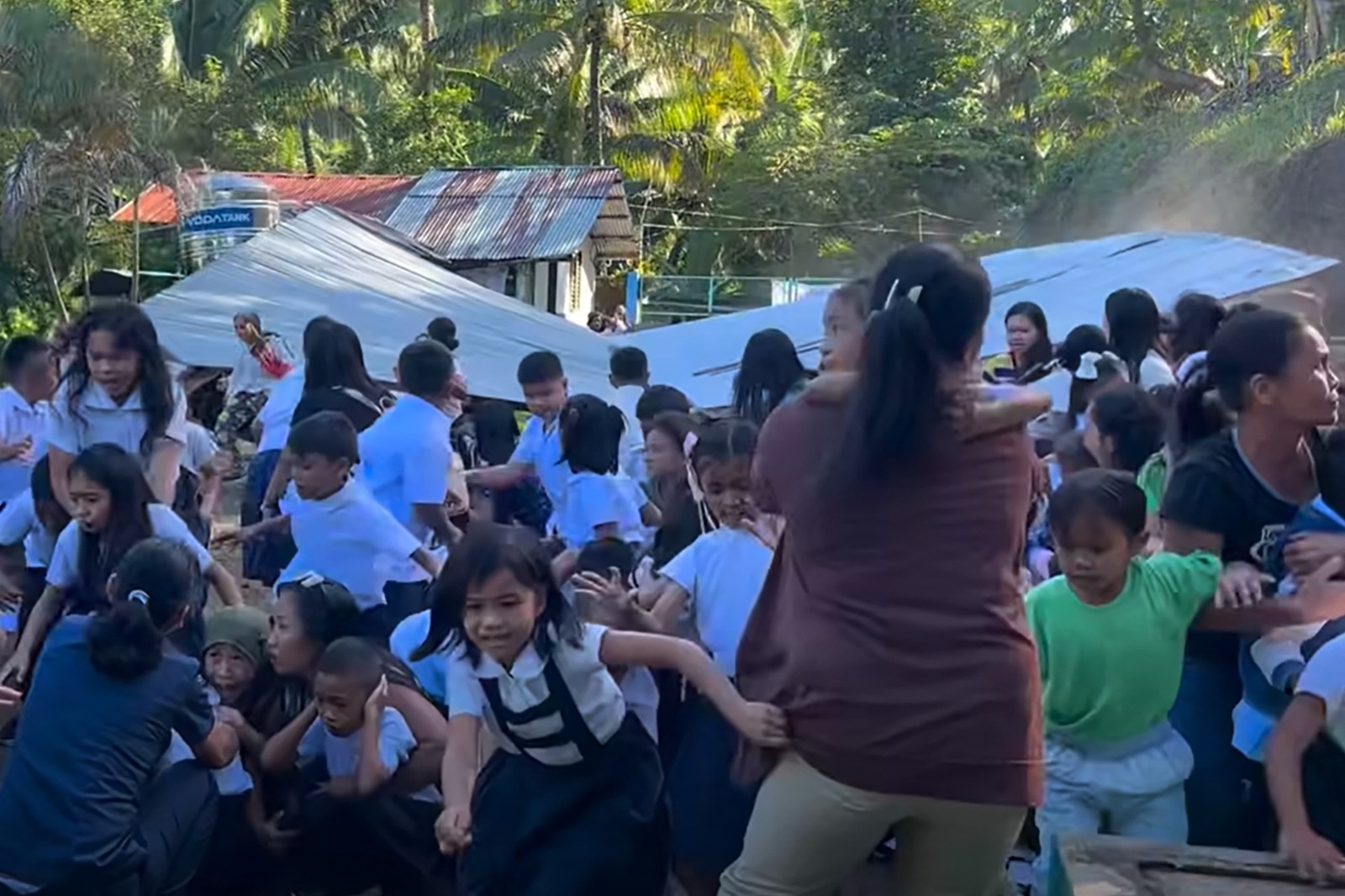 Philippines : un puissant séisme fait au moins 35 morts, une douzaine de disparus