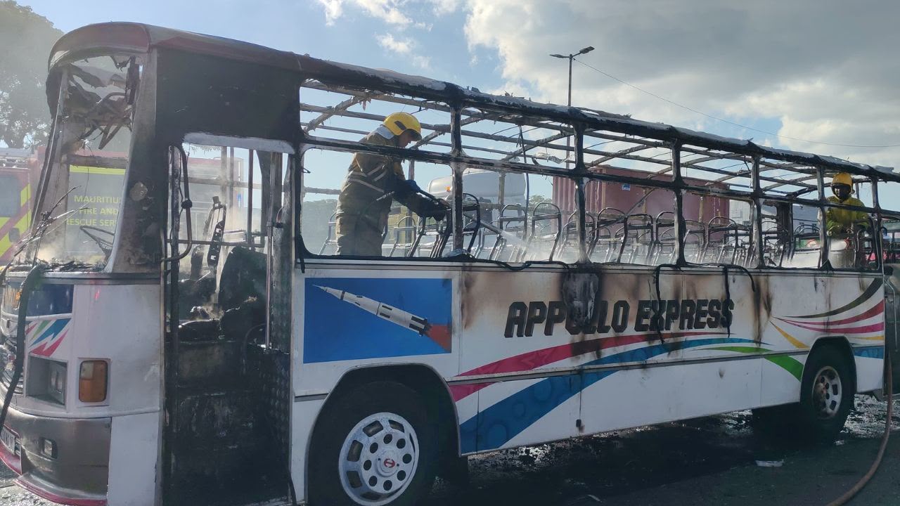 Autobus ravagé par les flammes à la gare du Nord : Aucun blessé à déplorer