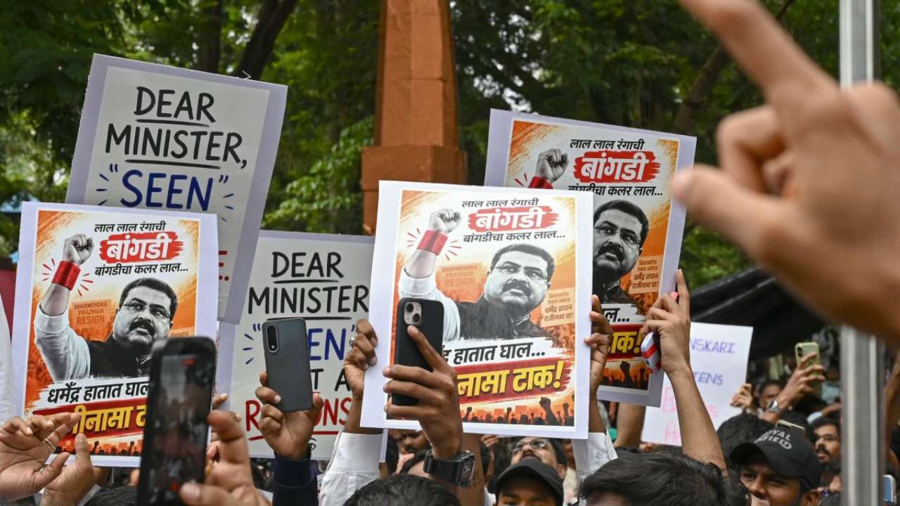 Fronde étudiante en Inde : le ministre de l'Education finit par démissionner