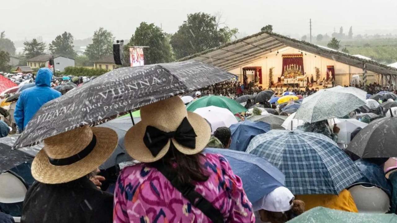 Le Vatican excommunie plus de 500 000 fidèles d'un mouvement catholique dissident