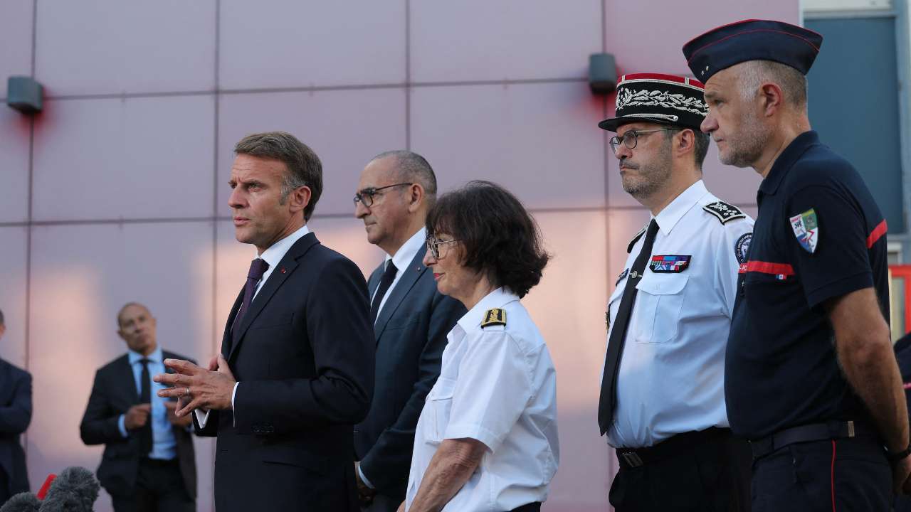 Incendies en Gironde: le retour de la chaleur fait craindre une aggravation, Macron appelle à l'unité