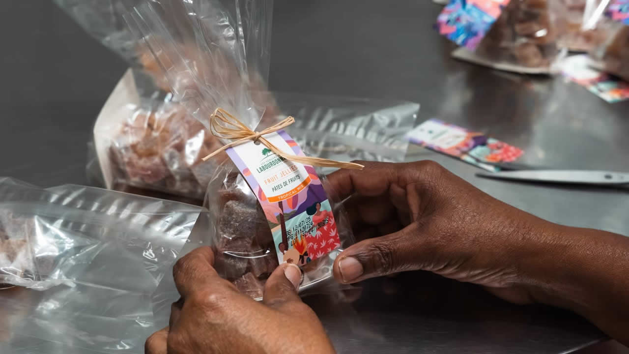 Au-delà de l’impact sur les coûts de production et la compétitivité des entreprises, plusieurs opérateurs craignent également des conséquences directes sur l’emploi.
