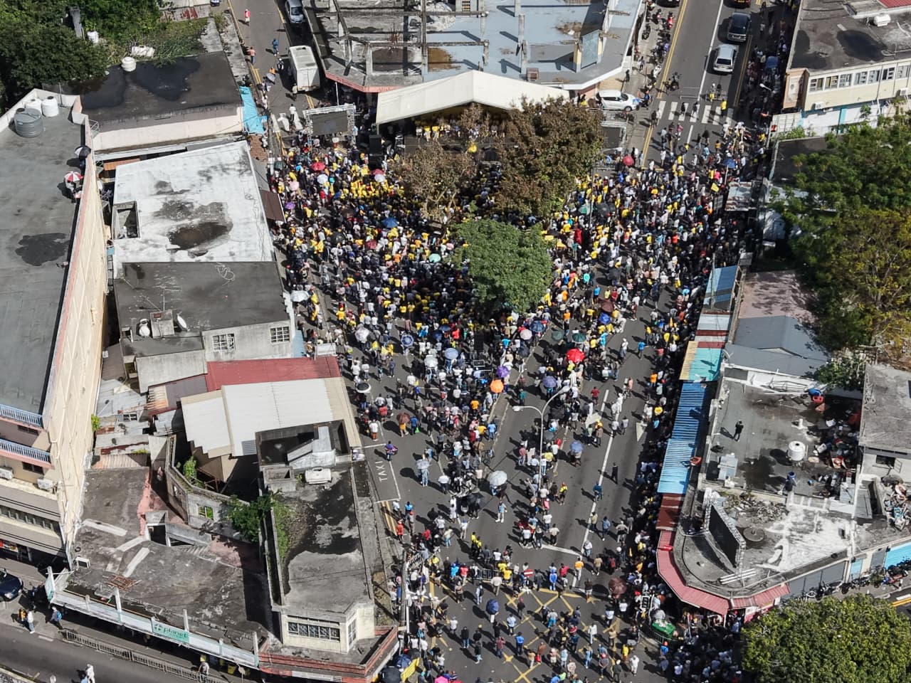 Meeting du Reform Party à La Louise, Quatre-Bornes : images prises par drone au moment où Roshi Bhadain prenait la parole.