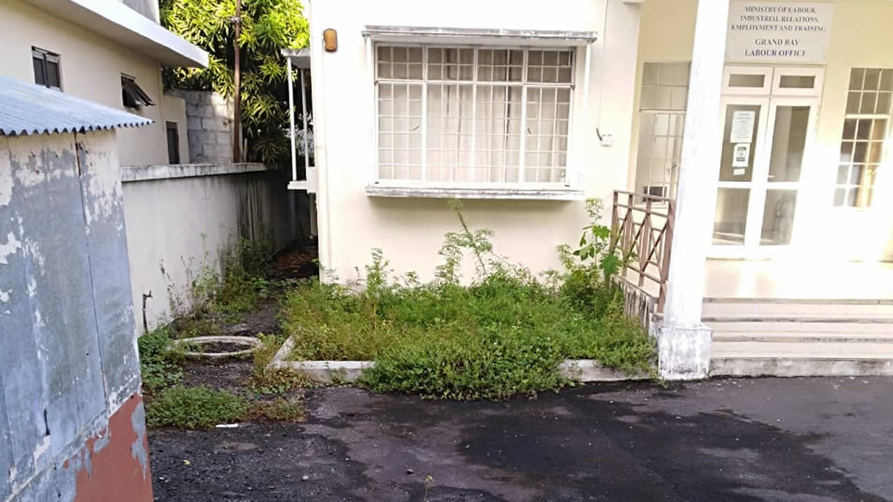 Le bureau du travail de Grand-Baie.