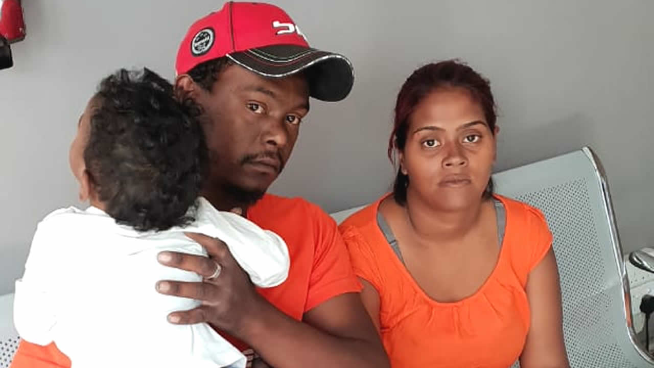 Marie Jane, Juano et leur bébé.