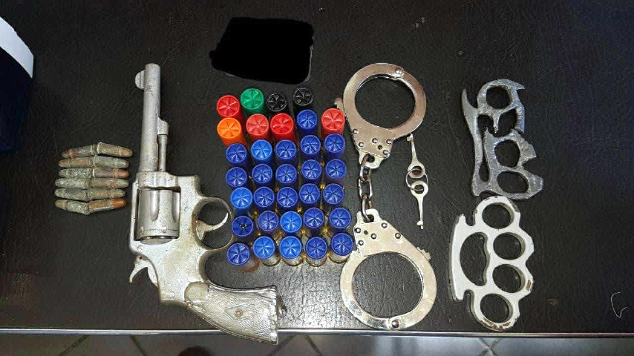 revolver et des munitions 